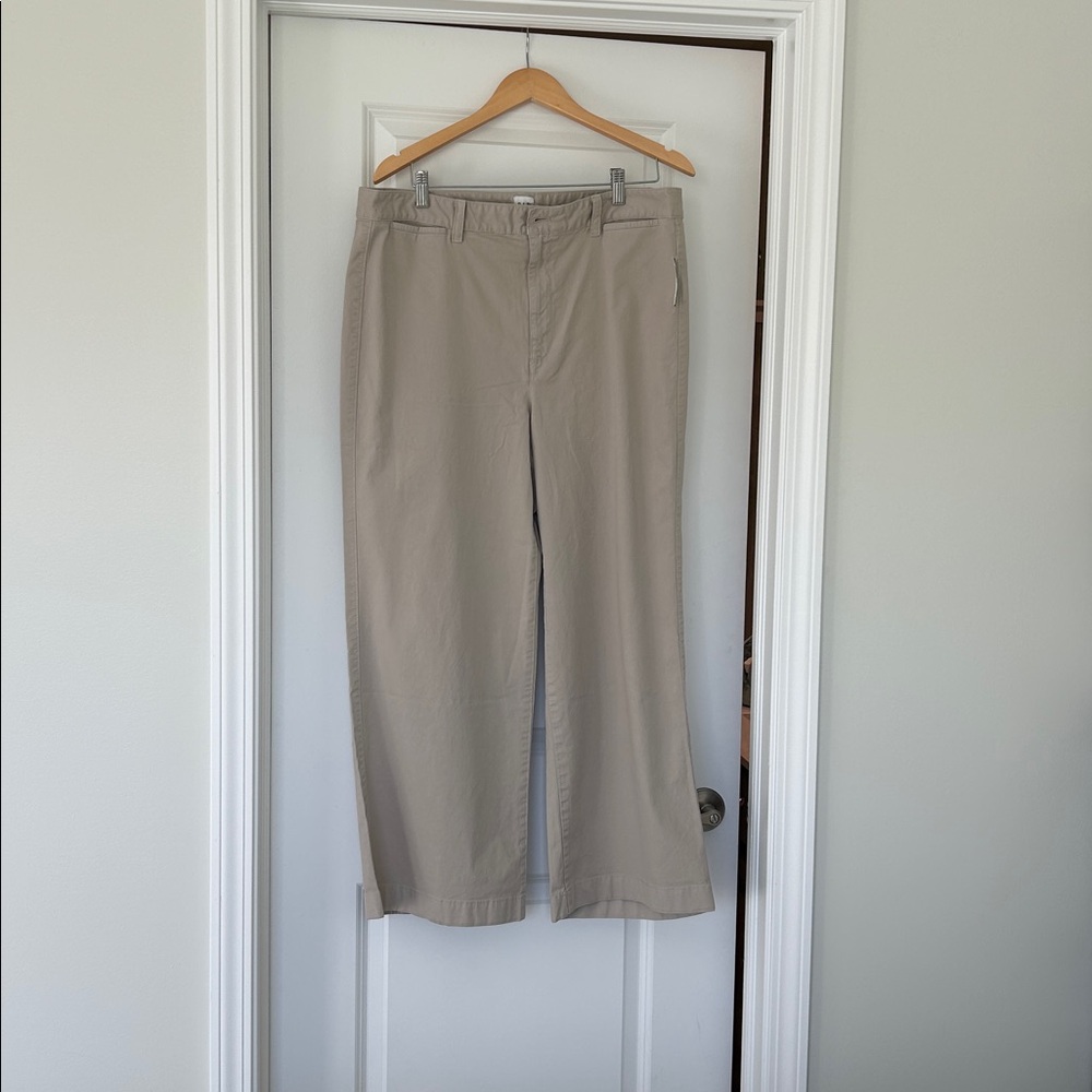GAP Women's Cropped Straight-Leg Pants in Light Khaki
